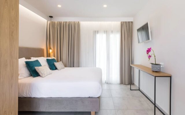 V Luxury Suites