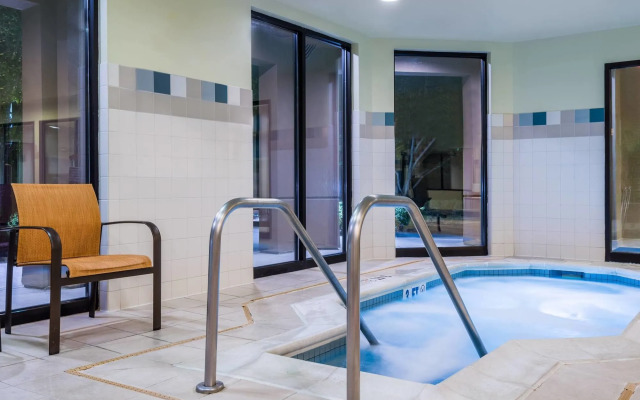 Courtyard By Marriott Danbury