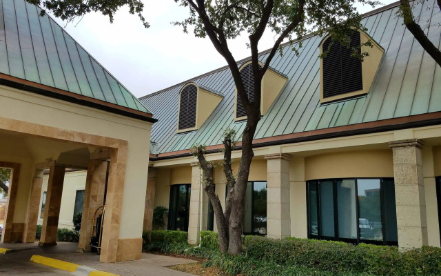 Holiday Inn Irving Las Colinas by IHG