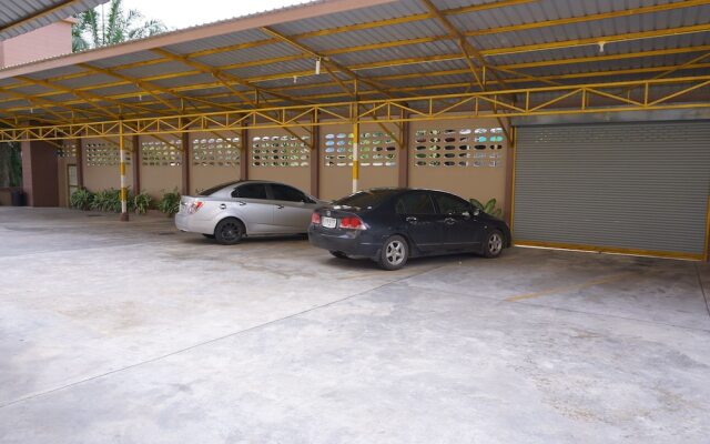 Jirasin Ranong Apartment