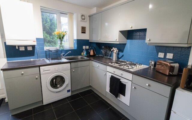 Ideal Home next to Queens Park, Manchester