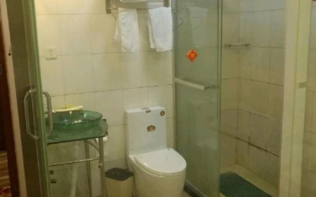 100 Inn Liangpin Hotel (Shanghai Deping Road Subway Station)