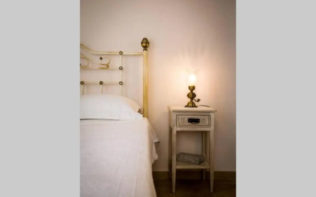 Neoclassical flat with 2 bedrooms in Piraeus