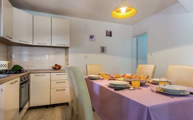 Stylish Villa in Milohnici With Private Terrace