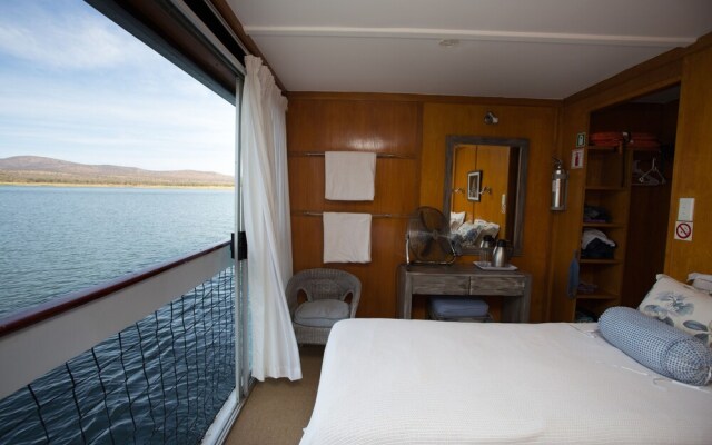 Shayamanzi Houseboats