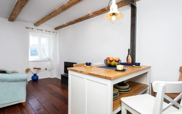 Adorable Holiday Home Located Near the Beach