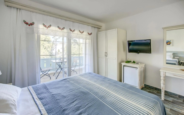 Kefi Beach and Suites