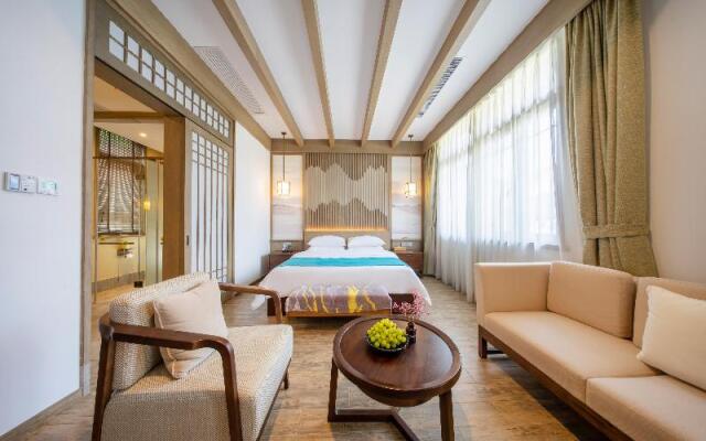 Blossom Hill Yuejingzhuang Hotel