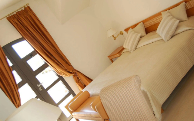 Miramare Apartments & Suites