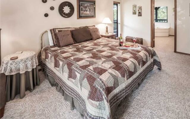 Amys Little Ponderosa - Three Bedroom Cabin