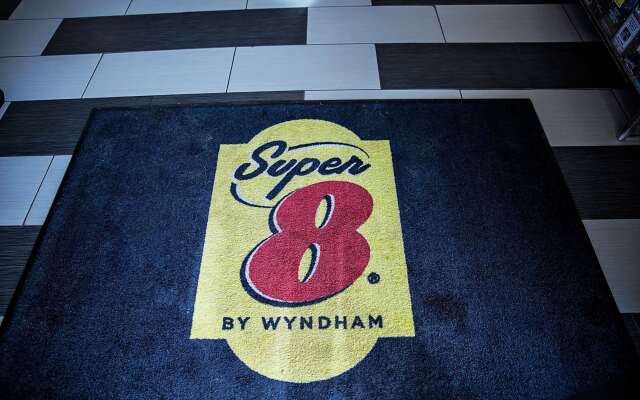 Super 8 by Wyndham Holbrook