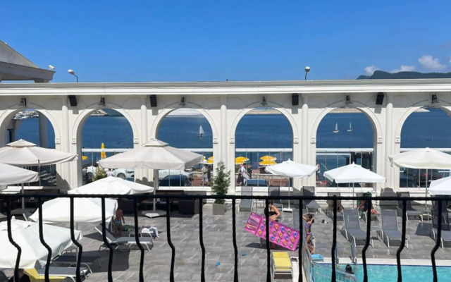 Northdoor Hotel