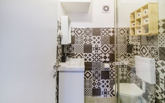 Beta Studios ApartHotel