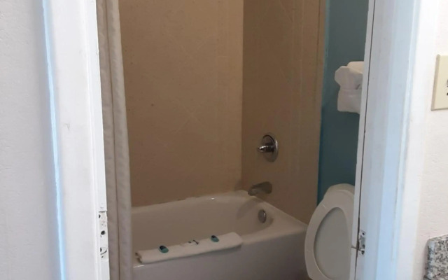 Rodeway Inn & Suites Wilmington North