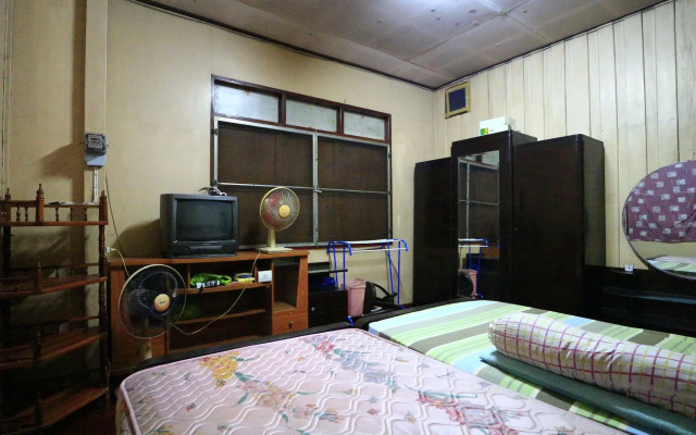 Anurak Guesthouse