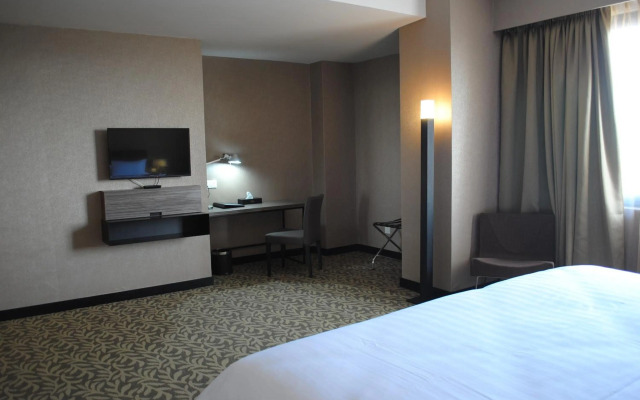 Grand Alora Hotel