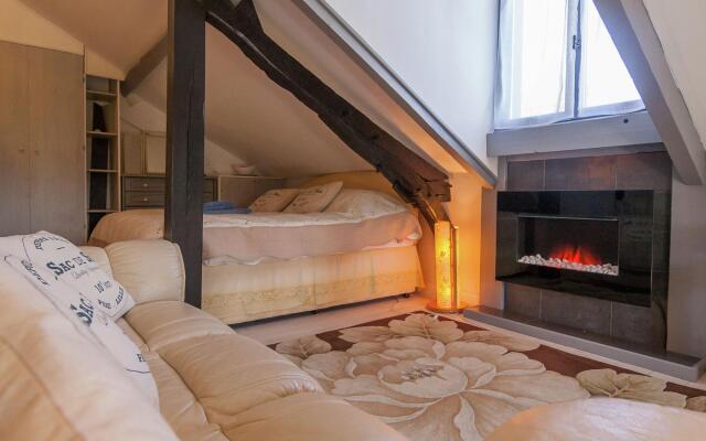 Elegant Holiday Home in Coubjours with heated pool and sauna