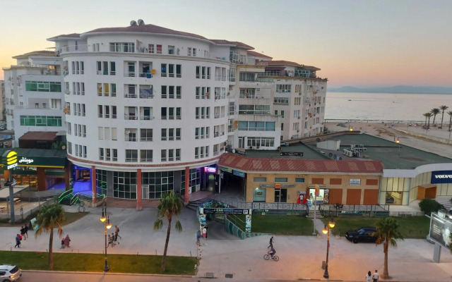 Magnificent Seaview apartment WiFi, AC & Heater, Malabata