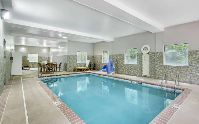 Country Inn & Suites by Radisson, Pickerington, OH