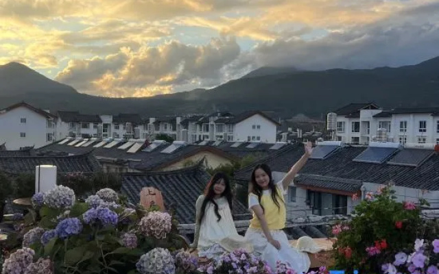 Rizhao Jinshan Guyun Bieyuan Homestay (Shuhe Old Town) – People – Lijiang