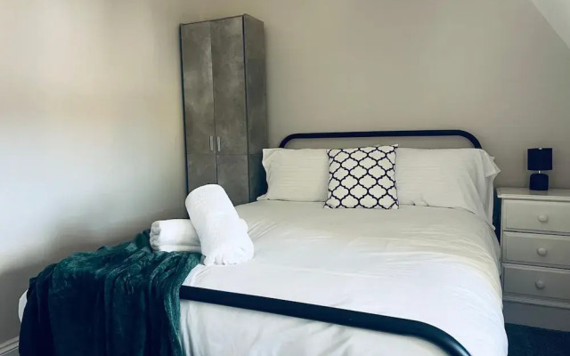 25A Moonstone House in Thetford