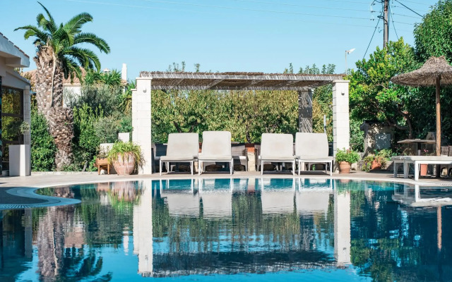 Stamos Hotel