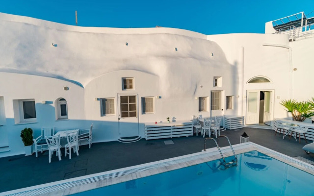 Fira-cave-sleeps 13-parking-pool-pet Friendly