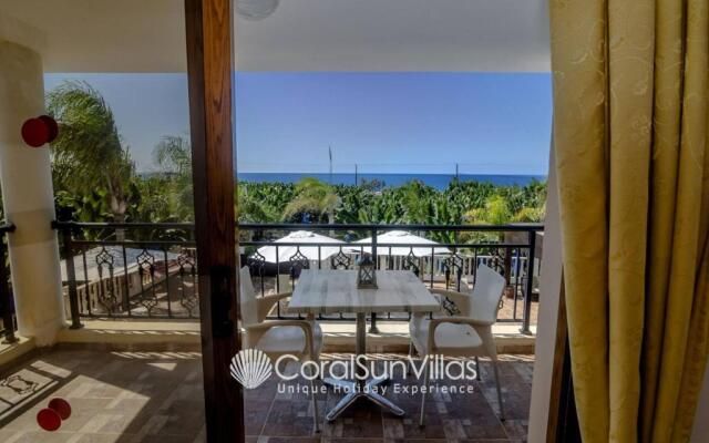 "impressive Villa Exclusive Sea Caves Walk to Taverns Sleeps 11 "