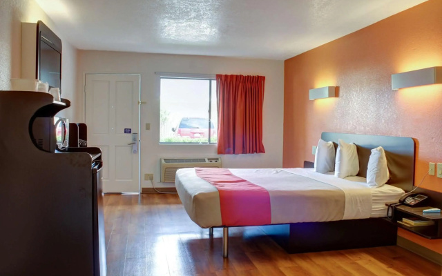 Motel 6 Bishop, CA