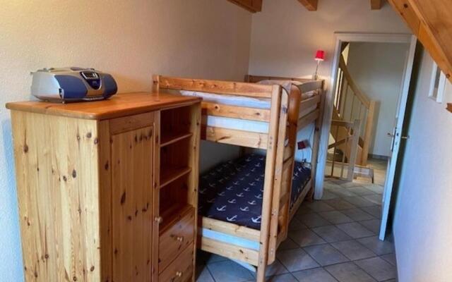 Strandstraße 28, Haushälfte links