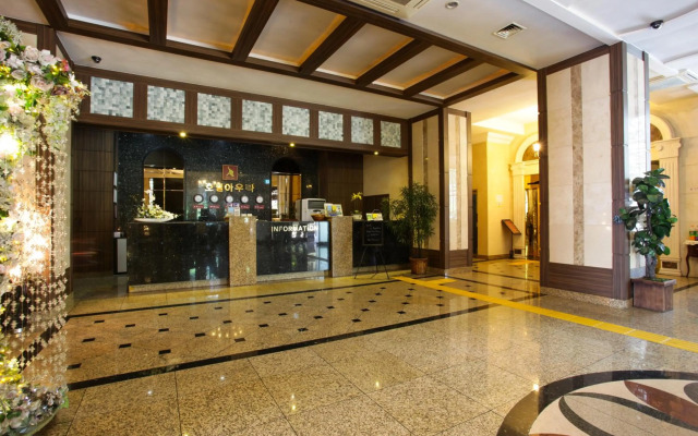 Hotel Aura