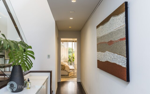 3BR Sydney Harbourside Home/Rooftop Pool & Parking