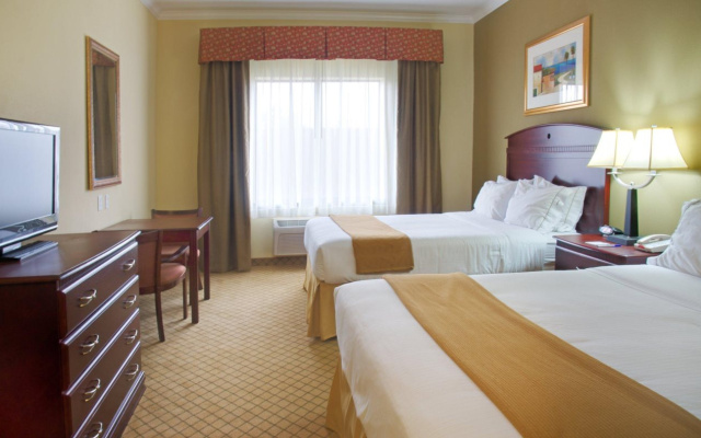 Holiday Inn Express Hotel & Suites Winnie by IHG