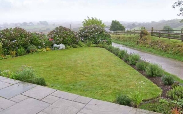 Ymwlch Bach Farmhouse