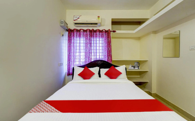 OYO Flagship 80521 Senthamizh Residency