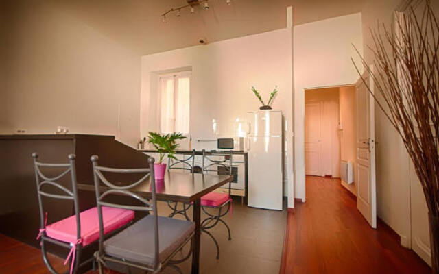 Les Appartements du Vieux-Port: Appartement Haussmannien