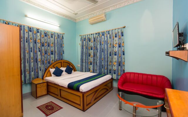 Landmark AB Block Hotel By OYO Rooms