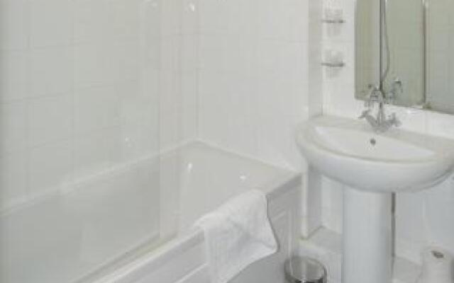 Sandown Park Lodge