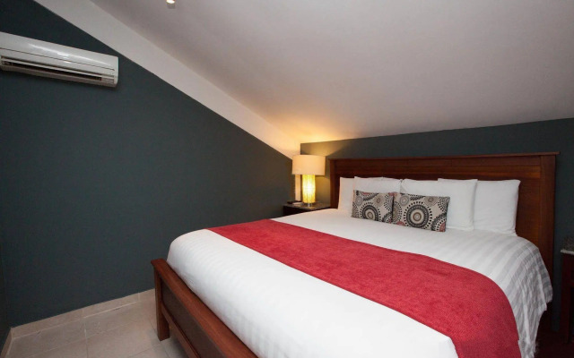 Tropical Suites Hotel