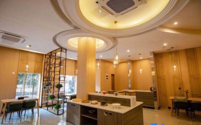 Yue Hai Jing Cheng Bo Yue Hotel