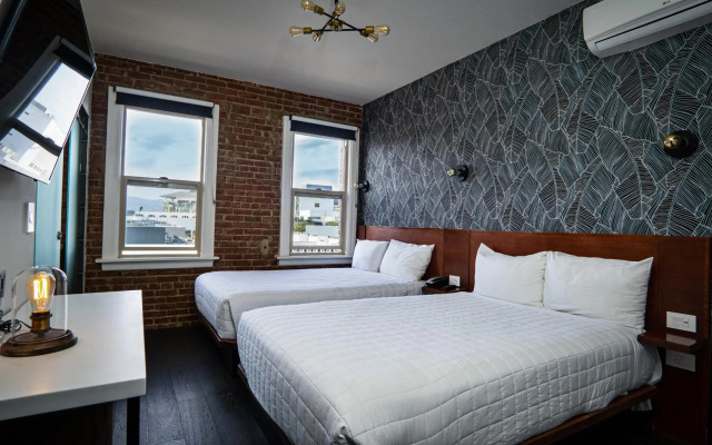 H Hotel