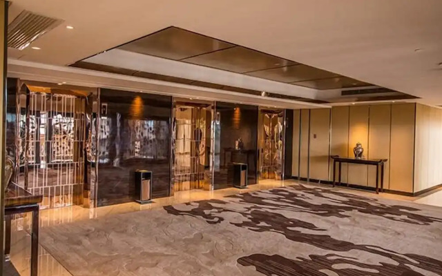 Luan Suntone Plaza Hotel