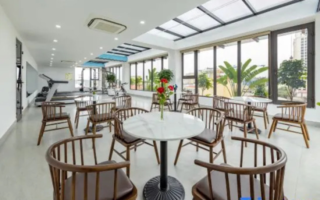 Phong Lan Building and Apartments