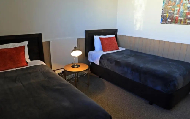Lakes Edge Holiday Park