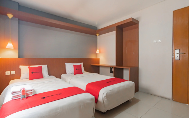 RedDoorz Plus @ Dago Pojok 3