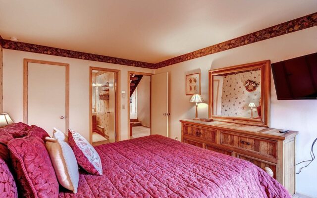 Kutuk Condominiums by RLC