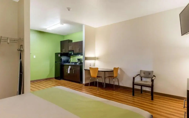 Super 8 by Wyndham Kenedy