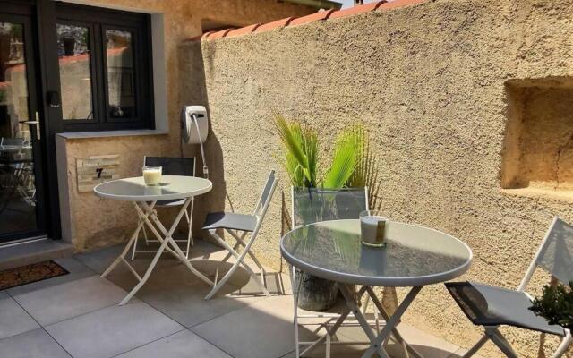 Studio tout confort, terrasse, calme Moustiers #7
