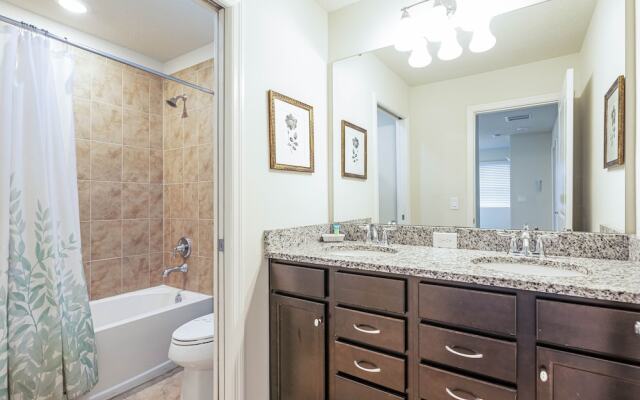 Tvpm-4638td/sr 5 Bedroom Townhouse by RedAwning