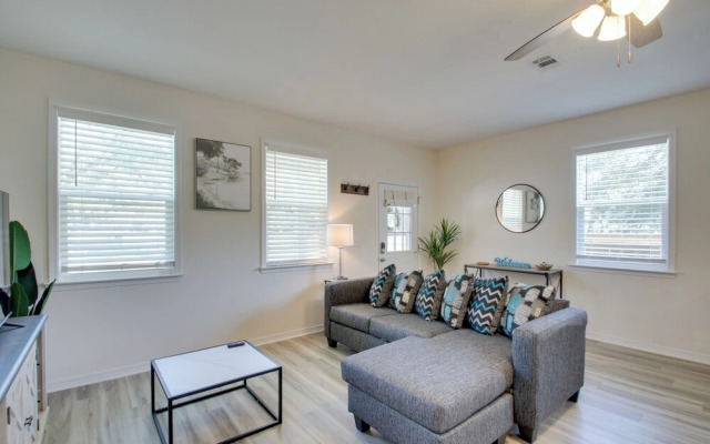 Downtown Pensacola Vacation Rental w/ Yard!